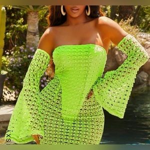 SHEIN SXY Neon Green Off Shoulder Bodvsuit
Hollow Out Body con Dress